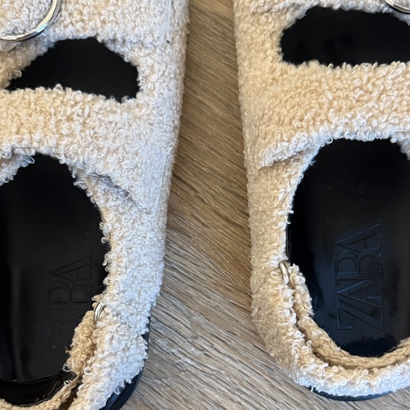 ZARA /  Sherpa Sandals w/ Velcro Back Strap - Picture 3 of 10